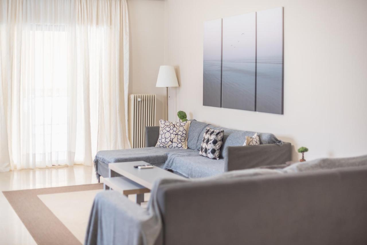 Lovely & Spacious 2-Bedroom Rental Unit In Glifada เอเธนส์ ภายนอก รูปภาพ